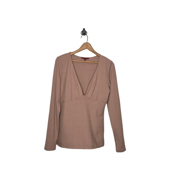 Red by‎ BKE Buckle Large L Taupe Ribbed Knit Empire Plunging V-Neck Top Shirt - Picture 2 of 5